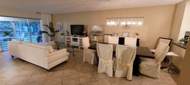 Foto del edificio - 3772 Inverrary Blvd
