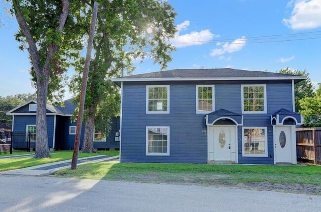 Foto del edificio - 808 Oakhurst St