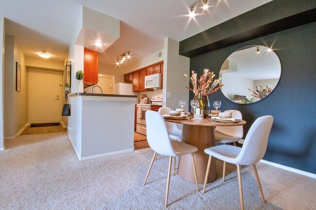 Foto del edificio - 4223 Windrift Dr