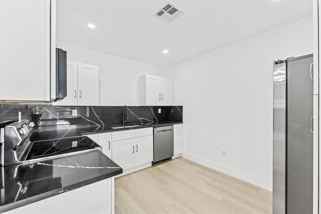 Foto del edificio - 2610 NW 83rd Ave