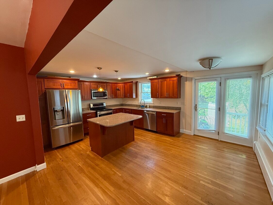 Primary Photo - 74 Campbell St