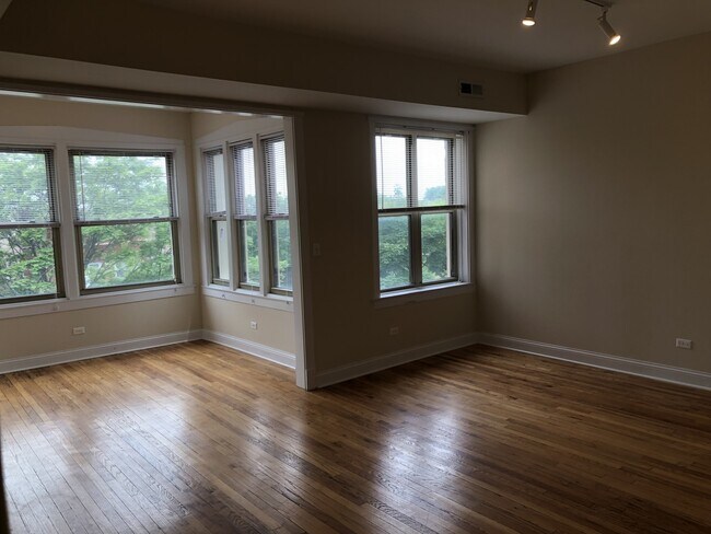 Foto del edificio - 4852 N Drake Ave