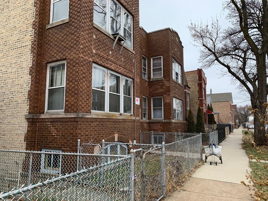 Foto principal - 3352 S Lituanica Ave
