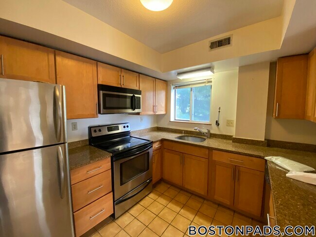 Building Photo - 345 Franklin St