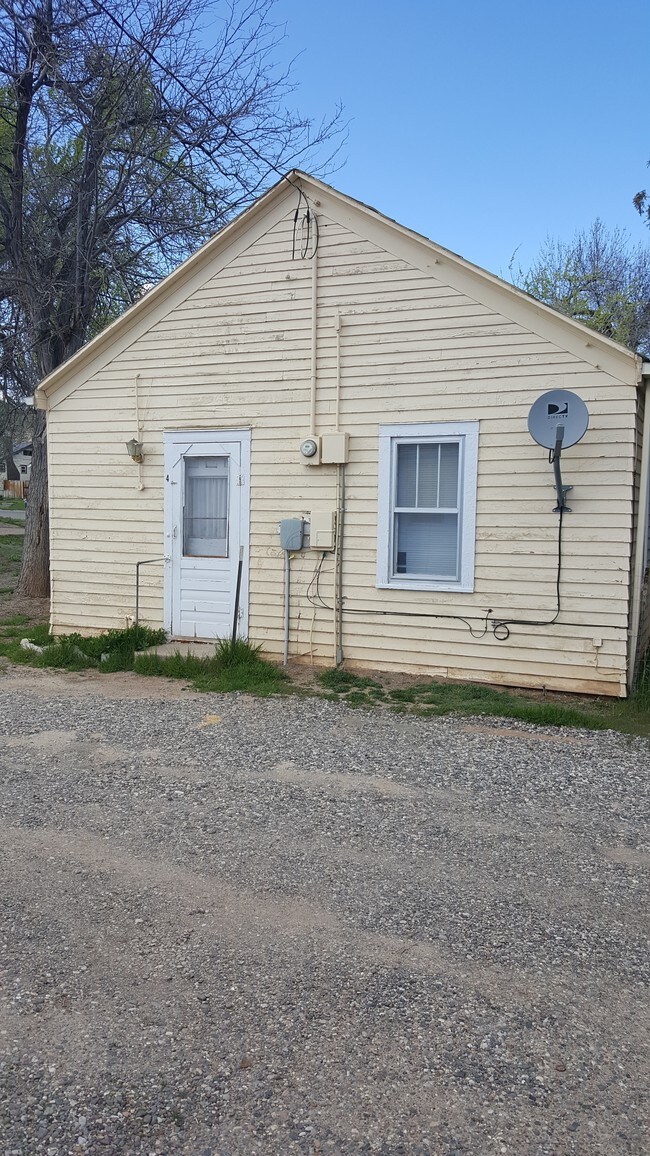 621 Park St, Thermopolis, WY 82443 Apartments Thermopolis, WY