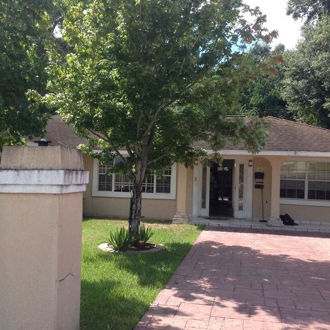 Foto del edificio - 1421 Glenmore Forest St
