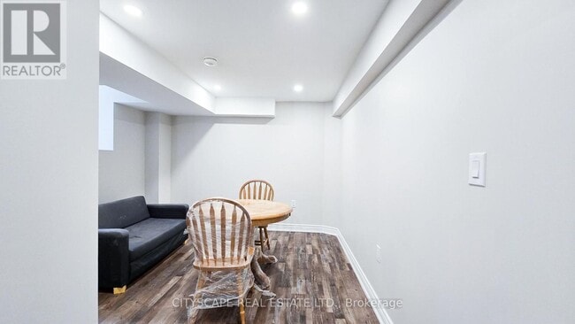 Photo du bâtiment - 121 Ashdale Rd