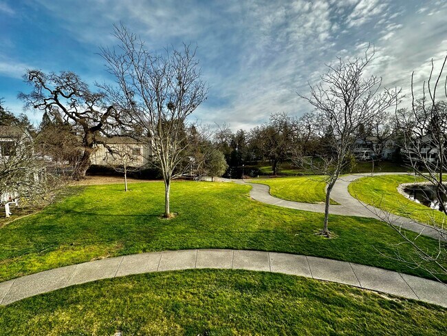 Building Photo - Beautiful Sonoma Greens Home Over Looking ...