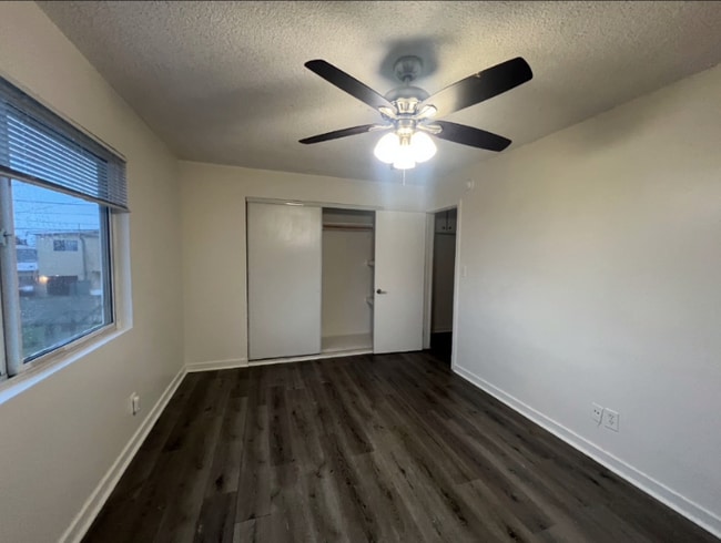 Foto del edificio - 1348 W 92nd St