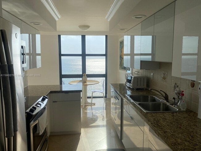 Building Photo - 1111 Crandon Blvd