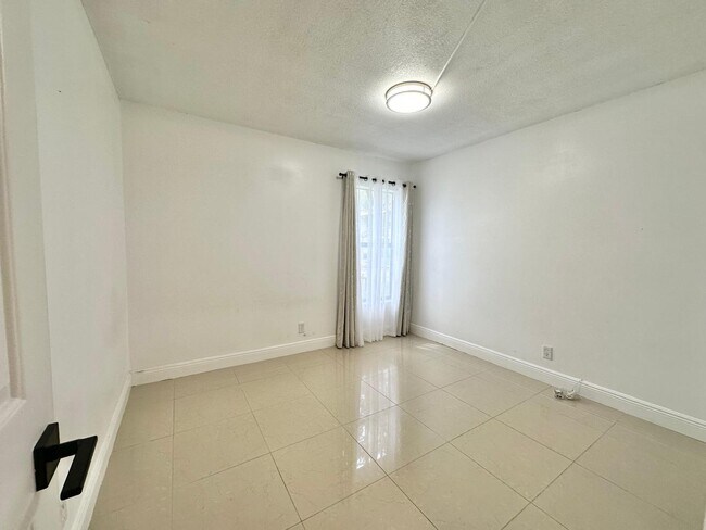 Building Photo - 3139 Millwood Ter