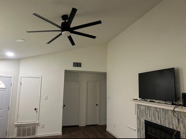 Building Photo - 14557 Robert I Walker Blvd