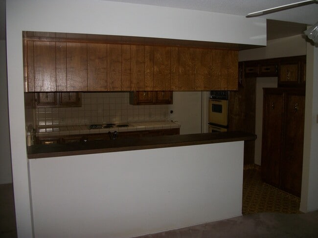 Building Photo - 2 Bedroom Condo