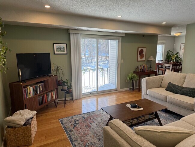 Building Photo - 124 Tennis Plaza Rd