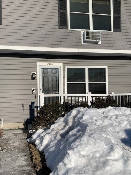 Foto del edificio - 200 Post Rd