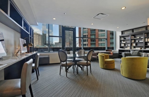 Building Photo - 410 N McClurg Ct