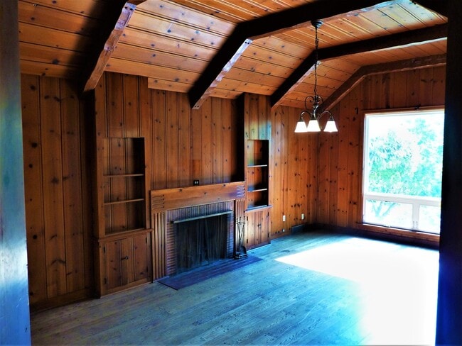 Building Photo - Charming 3BD | 2BA Cottage + Bonus Room - ...