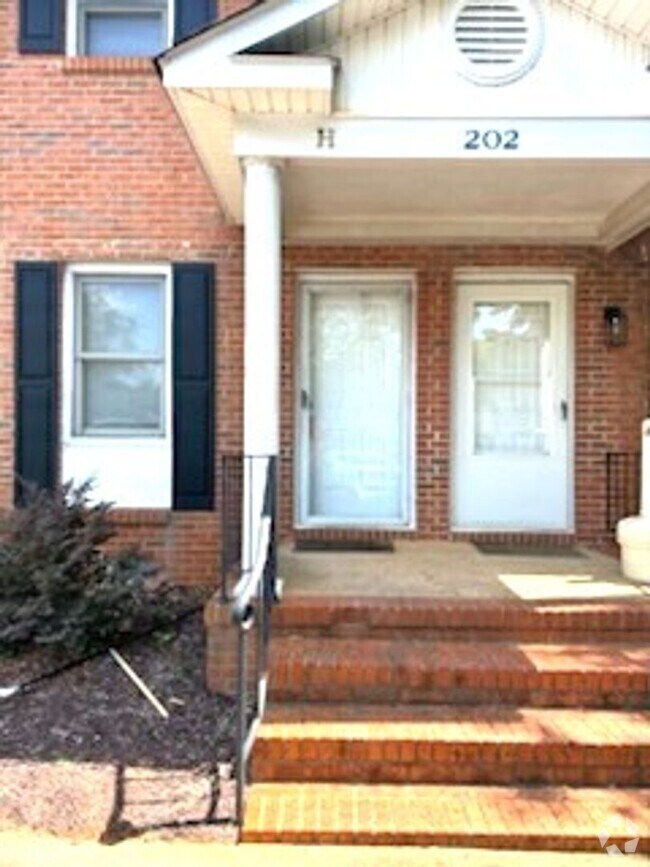 Building Photo - 202 Miller Rd