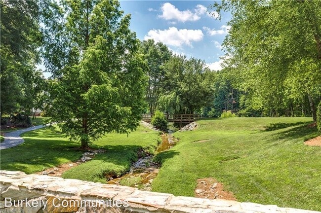 Building Photo - 3 br, 2.5 bath House - 37 Lands End Dr.