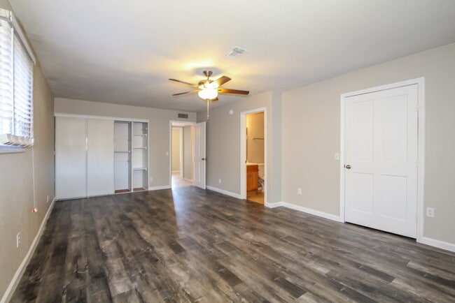 Building Photo - 5523 W Villa Maria Dr