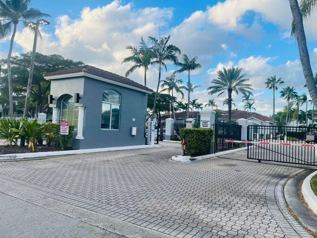 Foto del edificio - 9645 NW 1st Ct