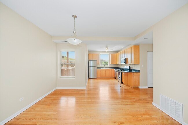 Foto del edificio - 1243 W Rosemont Ave