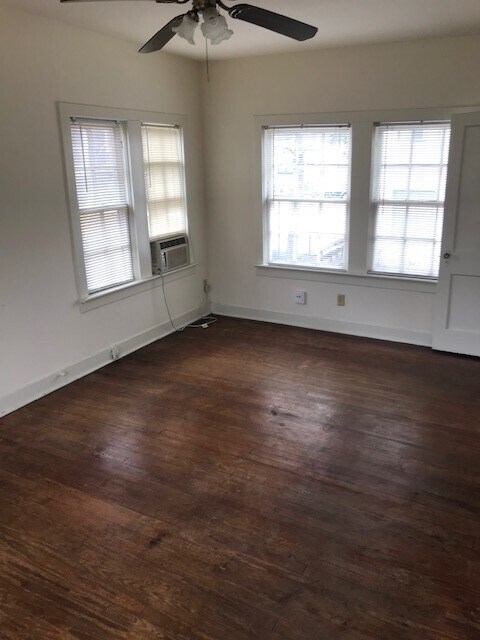 Living Area - 3811 Driscoll St