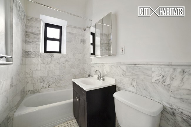 Foto del edificio - 57 W 75th St