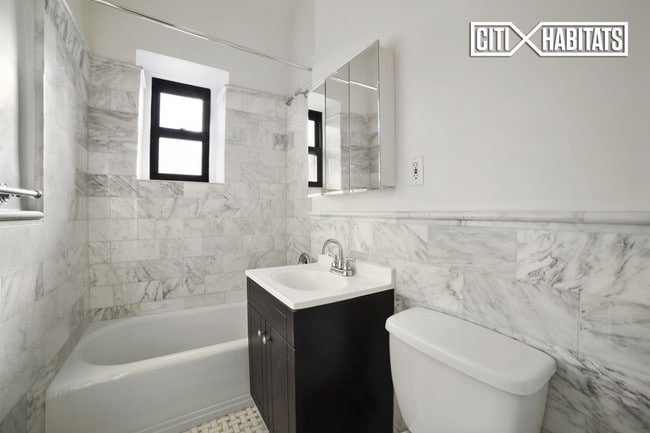 Building Photo - 57 W 75th St
