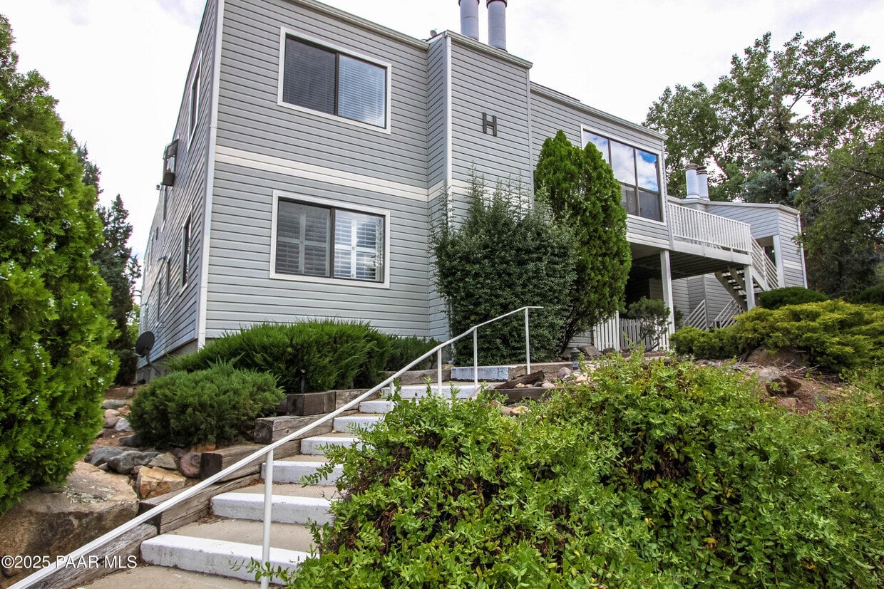 Primary Photo - 333 W Leroux St