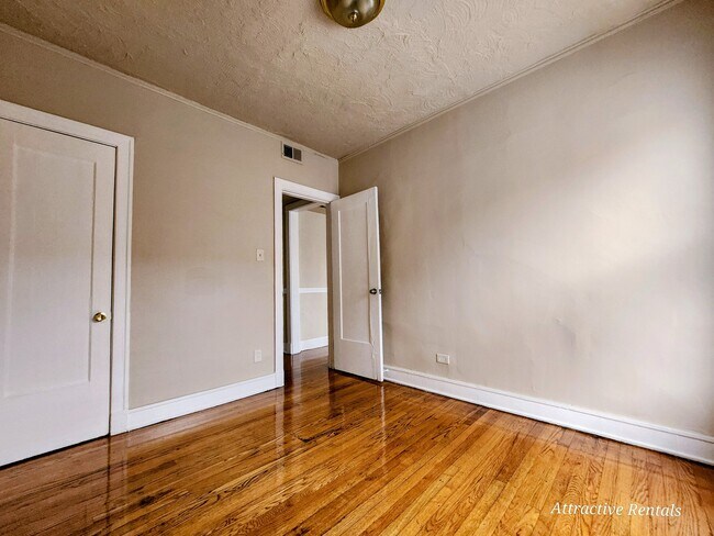 Foto del edificio - 5810 W Erie St