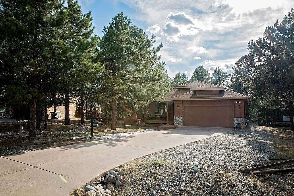 Primary Photo - 2137 Valley View Dr