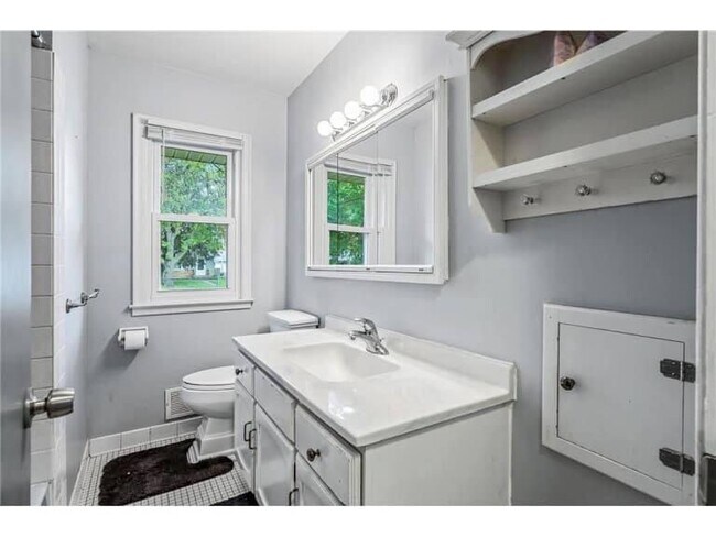 Foto del edificio - 8348 Hadley Ave S