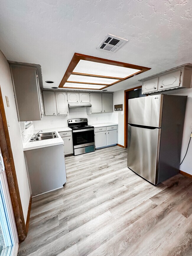 Foto del edificio - 6910 SW Forest Ave