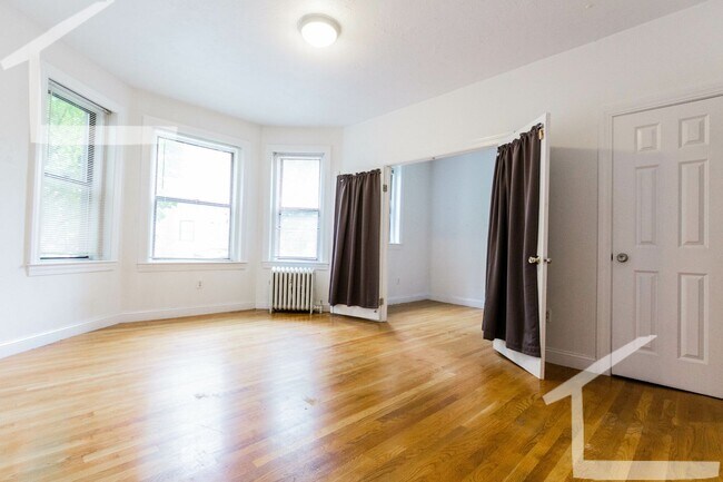 Foto del edificio - No brokers Fee, No Security Deposit, Fully...