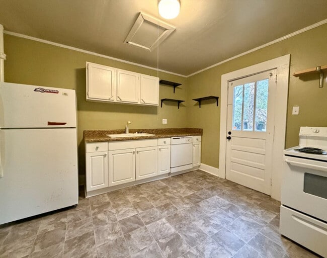 Building Photo - 1511 Hamorton Pl