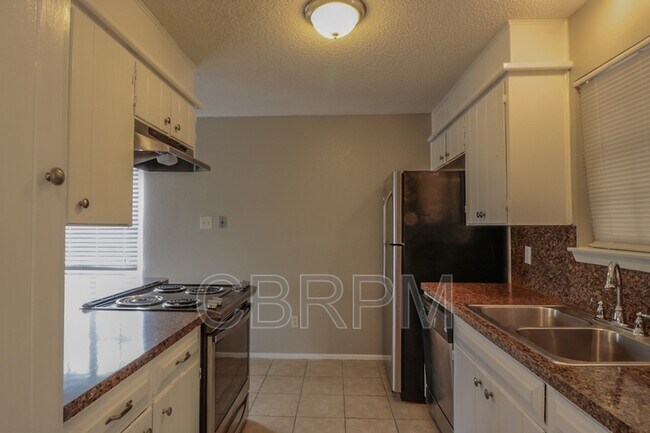 Foto del edificio - 5910 16th St