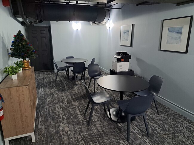 Foto del edificio - 30 E Huron St