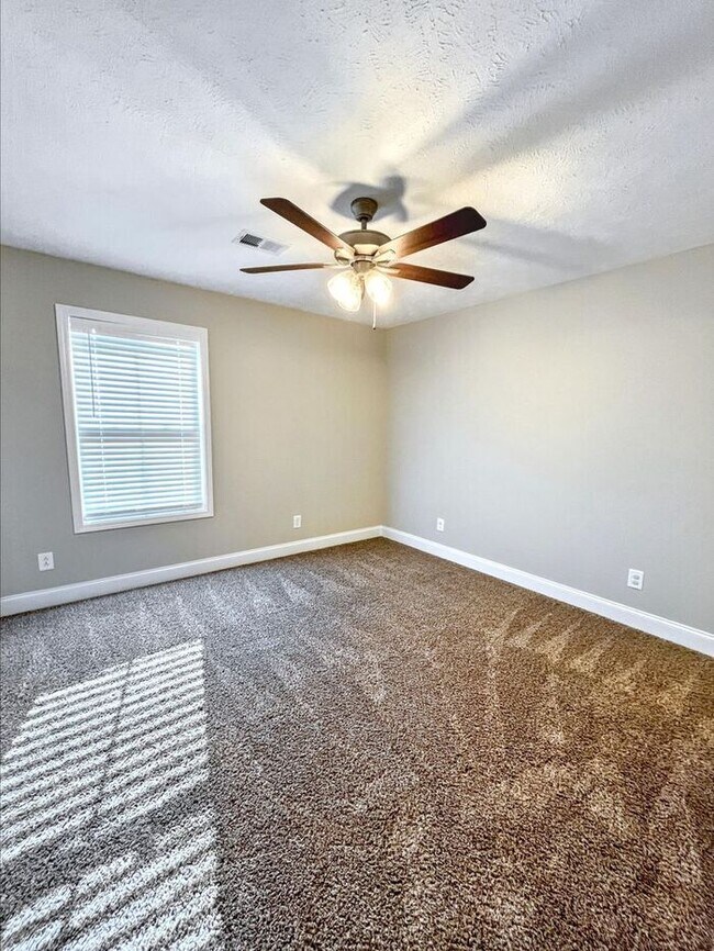 Foto del edificio - Charming 3-Bed, 3-Bath Townhouse Just Minu...