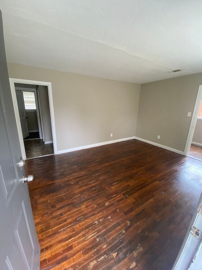 Building Photo - **ON HOLD**Total Electric 2 Bedroom / 1 Ba...