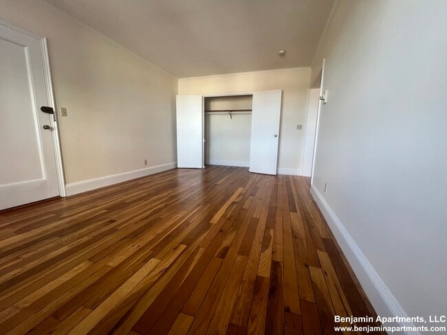 Building Photo - 512 Belmont St