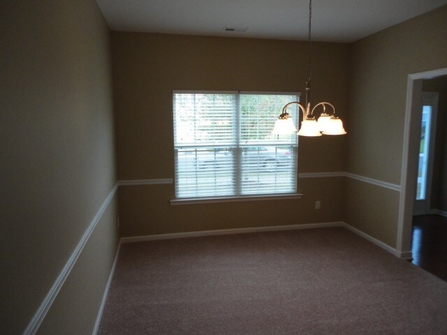 Building Photo - 1010 Golden Crest Drive