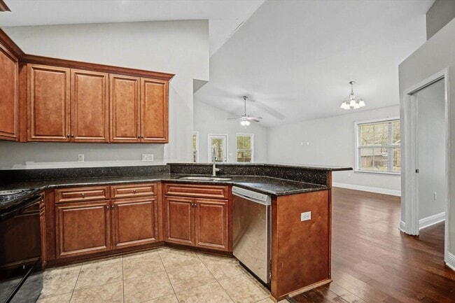 Building Photo - HEART OF DAPHNE!