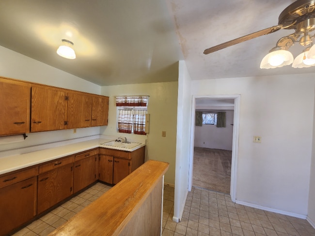 Building Photo - 525 S Rosemont Ave