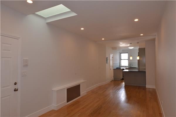 Foto del edificio - 33 Driggs Ave