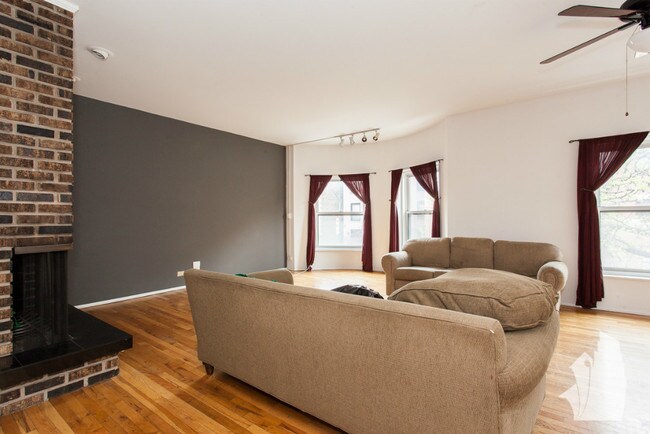 Building Photo - 2910 N Halsted St