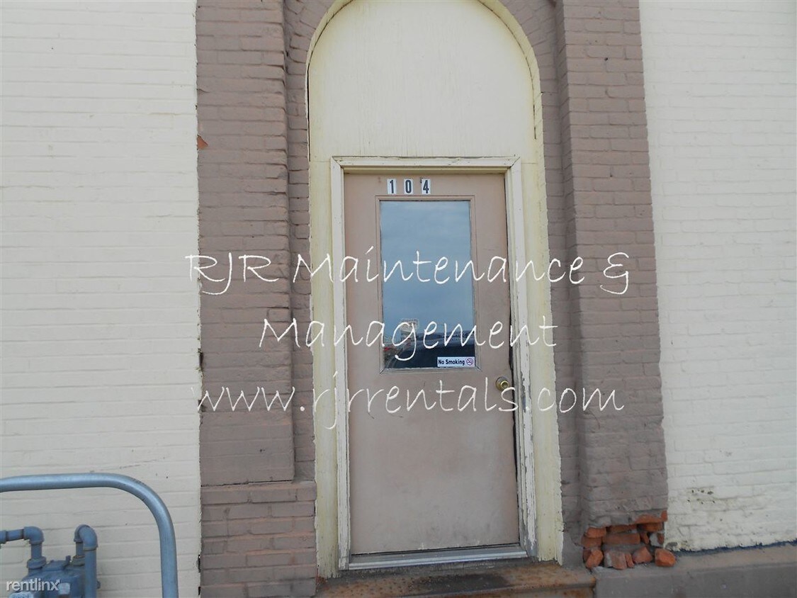 Primary Photo - 2 br, 1 bath Triplex - 104 4th Ave # 1