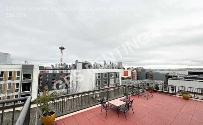 Foto del edificio - 323 Queen Anne Ave N
