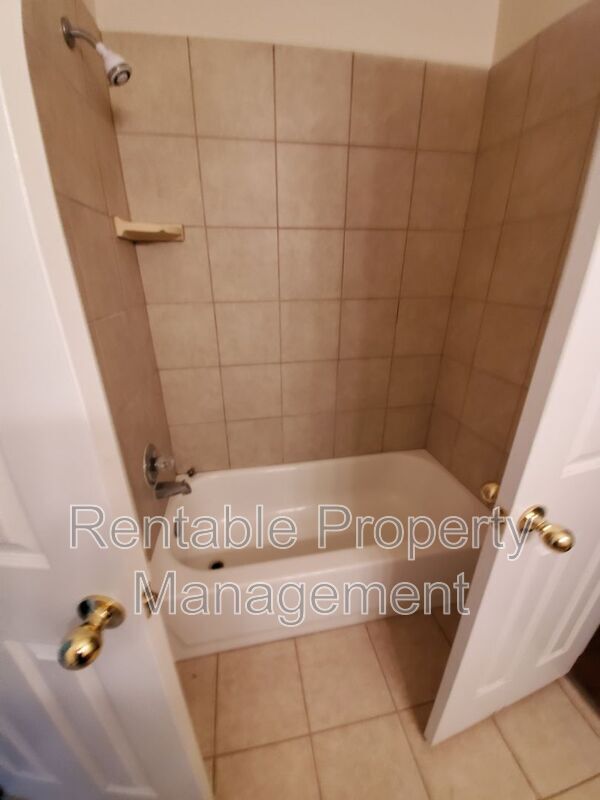 Building Photo - 105 Collett Ct