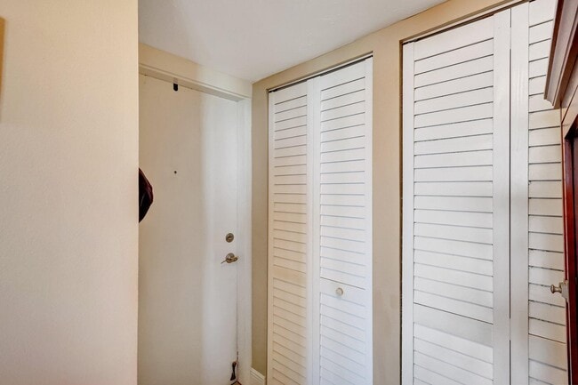 Building Photo - 10680 S Ocean Dr